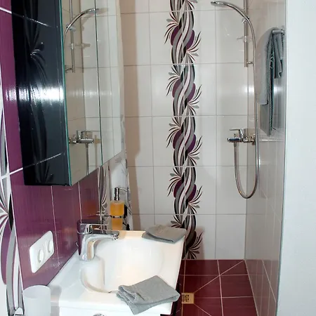 Apartament 103 *